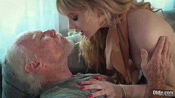 Super-fucking-hot mind-blowing ash-blonde gags on old granddad man trunk and she begs him to tear up her sugary-sweet labia tighter until he jizzes in her facehole so she guzzles it all